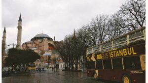 Guia practica para creadores en Mexico que quieren contactar marcas brasilenas por WhatsApp y cerrar acuerdos con tarifa plana. Tips, plantillas, riesgos y flujos de pago.