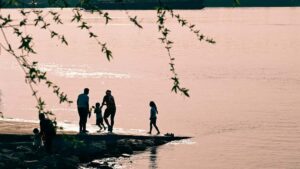 Guia practica para creadores en Mexico: como contactar marcas irlandesas asociadas a HBO Max y vender resenas largas con estrategia, ejemplos y tacticas reales.