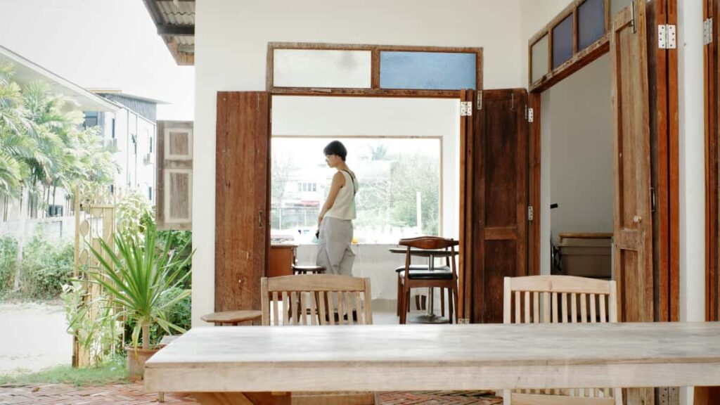 Guia practica para creadores en Mexico que quieren contactar marcas letonas en Spotify y promover temas en challenges, con tacticas, paquetes y plantillas de outreach.