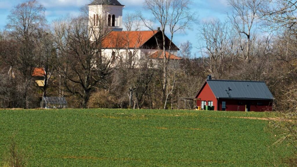 Guia practica para creadores en Mexico sobre como encontrar, acercarse y construir alianzas duraderas con marcas de Kenia usando WeChat.