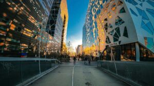 Guia practica para anunciantes en Mexico que buscan creadores en Alemania vinculados a HBO Max para lanzar iniciativas de marca socialmente responsables.